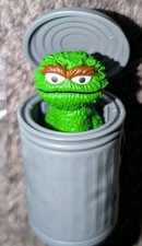 Super7 Sesame Street Oscar the Grouch ReAction Blind Box 3.75 Inch Figure w/Worm