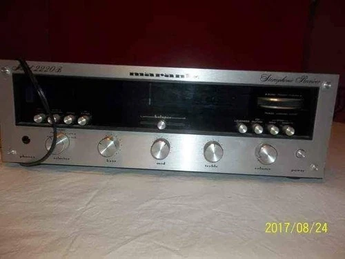 Marantz Model 2220B (Vintage Stereo Receiver) Silver Face Plate in wood case