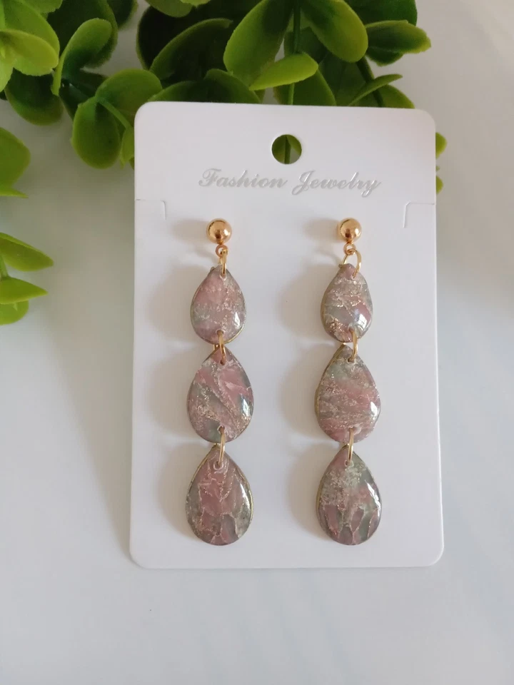 Pendientes de lágrima hechos a mano | Pendientes colgantes ligeros de arcilla polimérica para mujer Foto 3 de 4