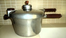 COCOTTE - MINUTE - MARCALU CAROLINE - Auto cuiseur des années 50