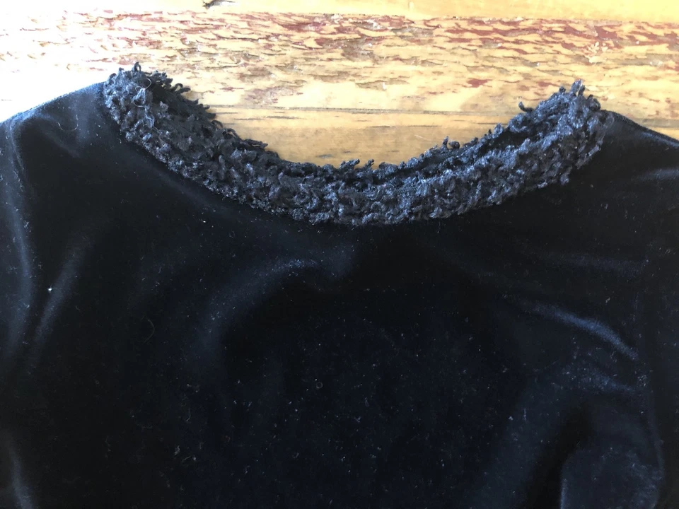 Vestido Pullover CachCach Negro Terciopelo Con Caniche Cosido Manga Larga Niñas Talla 6 Foto 3 de 4