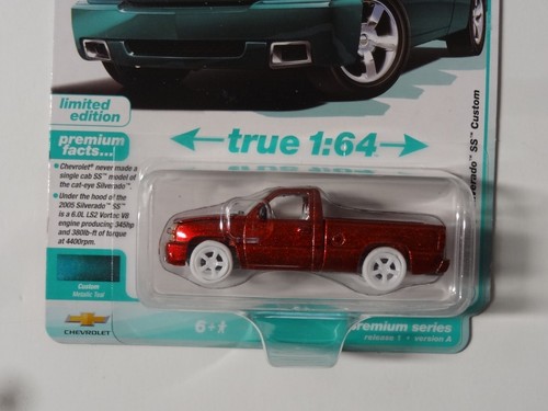 AUTO WORLD PREMIUM CHASE - "ULTRA ROJO" - CHEVY SILVERADO SS 2005 PERSONALIZADO - VER A - Imagen 2 de 2