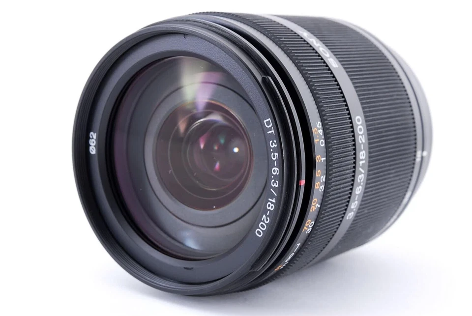 Sony DT 18-200mm F3.5-6.3 SAL18200 Lens Black with Caps - Image 3 of 4