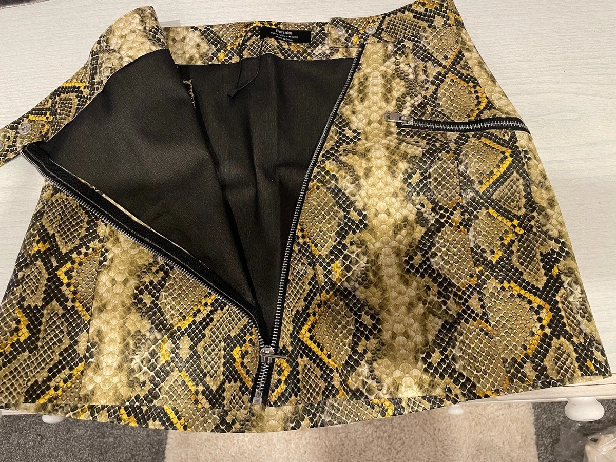 mini falda bershka
