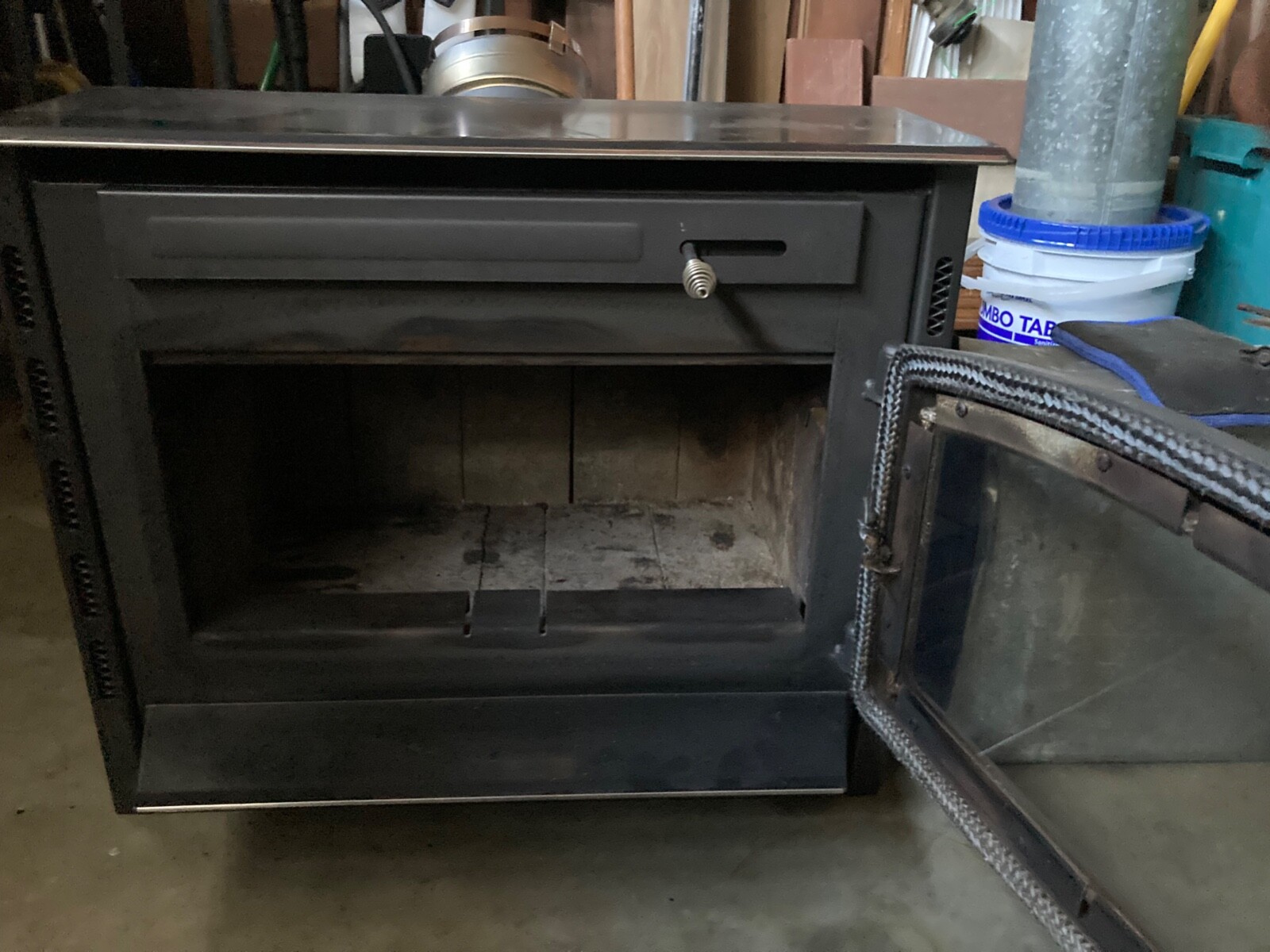 Vogelzang Colonial TR4 wood stove, fireplace insert, w/15 foot used