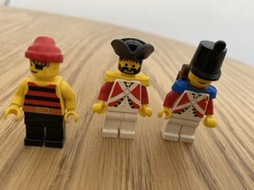 Lego #6266: Pirates - Cannon Cove - Complete