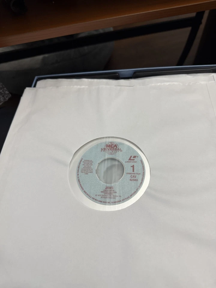 JAWS 4-Laserdisc LD BOXED SET SIGNATURE COLLECTION LIMITED EDITION W/CD + BOOK! - Image 4 of 4