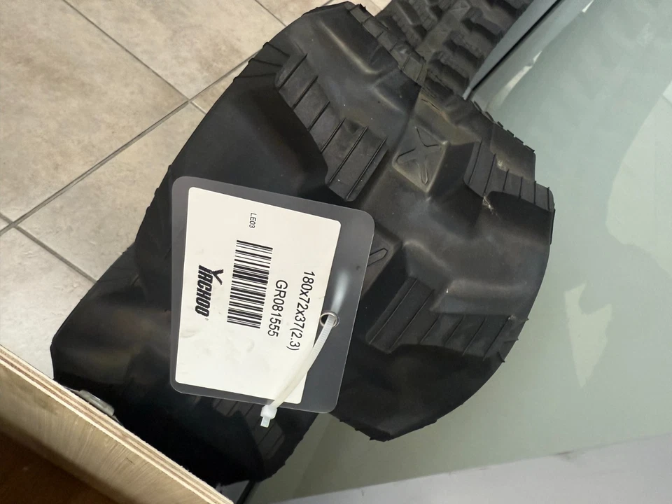 Excavator Tracks 180 x 72 x 37 - image 4 of 4