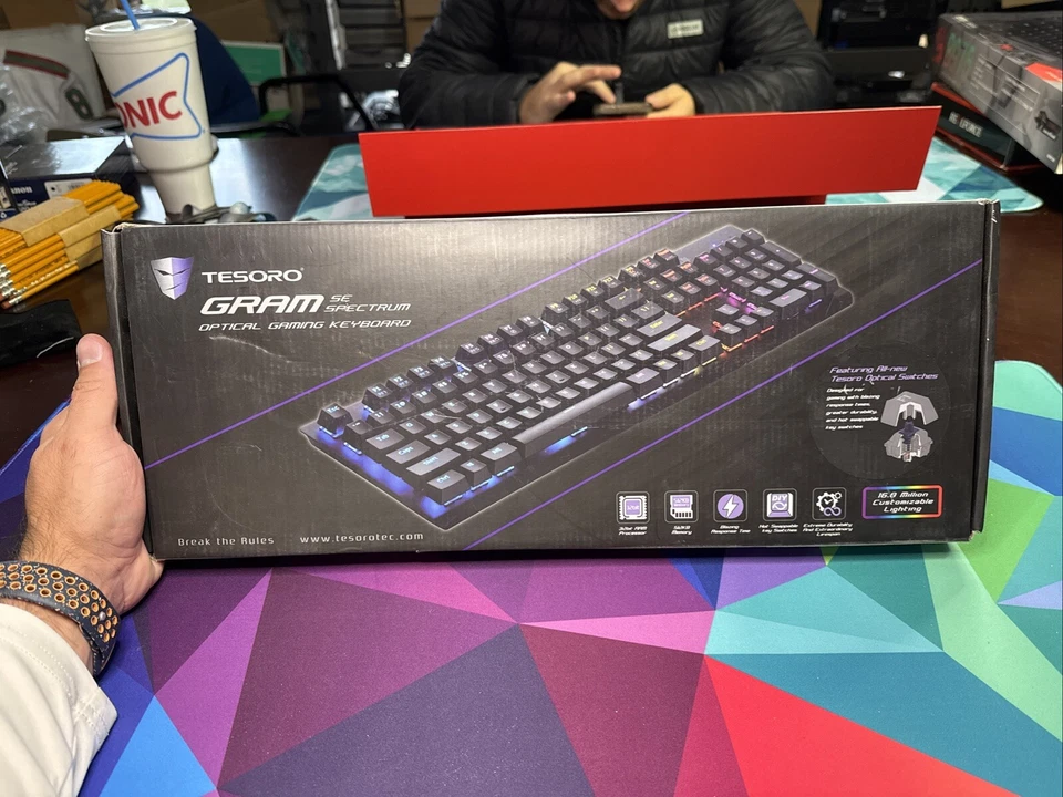 *RARE* Special Edition White Tesoro Gram SE Spectrum RGB Mechanical Keyboard - Image 2 of 4