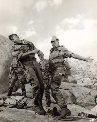 FOTO KINO FILM LES CENTURIONS ANTHONY QUINN GIFLE ALAIN DELON 1966