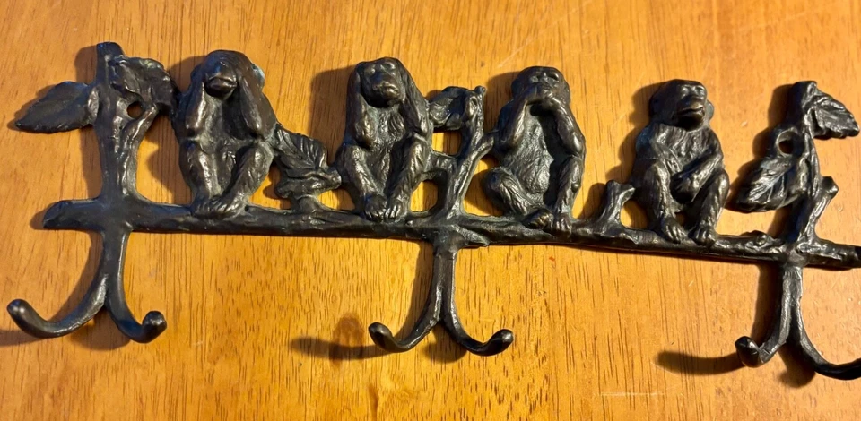 SOLID CAST IRON BROWN SEE NO EVIL SPEAK NO EVIL HEAR NO EVIL YOU WALL KEY HOLDER - Image 3 of 4