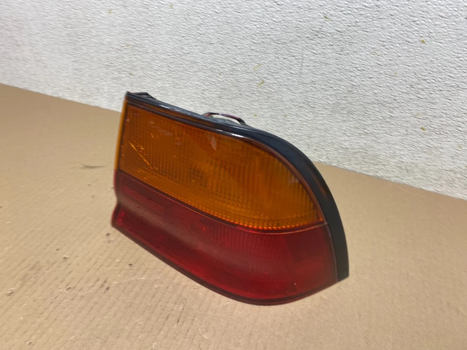 Luz trasera lateral derecha Nissan Máxima 1995 1996 pasajero OEM M7882 DG Foto 2 de 4
