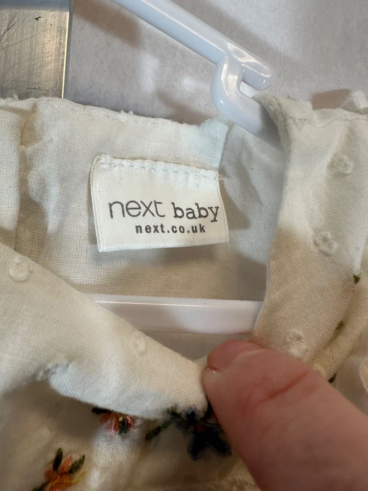 Vestido Next Baby 6-9 Meses Blanco Bordado Algodón, Forrado LS Ganso Gosito C26 Foto 3 de 4