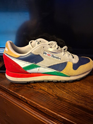 Reebok Classic Men s Low Top Suede Colorblock Multicolor Lace Up Sneakers