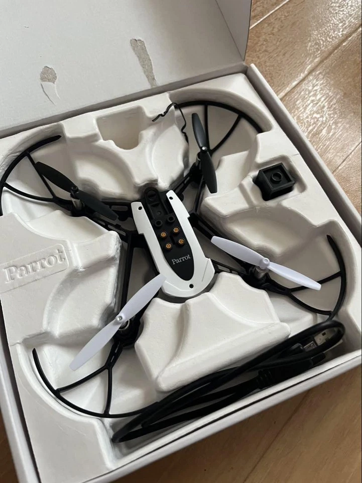 Parrot Mambo Fly Drone Mini Quadcopter With Cannon Grabber Beginner Friendly - Image 2 of 4