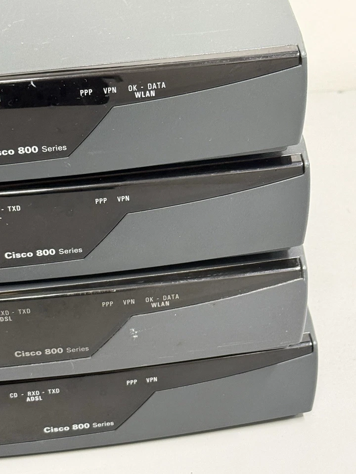 Lot 4 Routeur Cisco 800 Series Model 877 - Photo 3/4