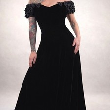 Vintage 90s Black Velvet Gothic Gown Off Shoulder Vampy Prom Dress Size 6