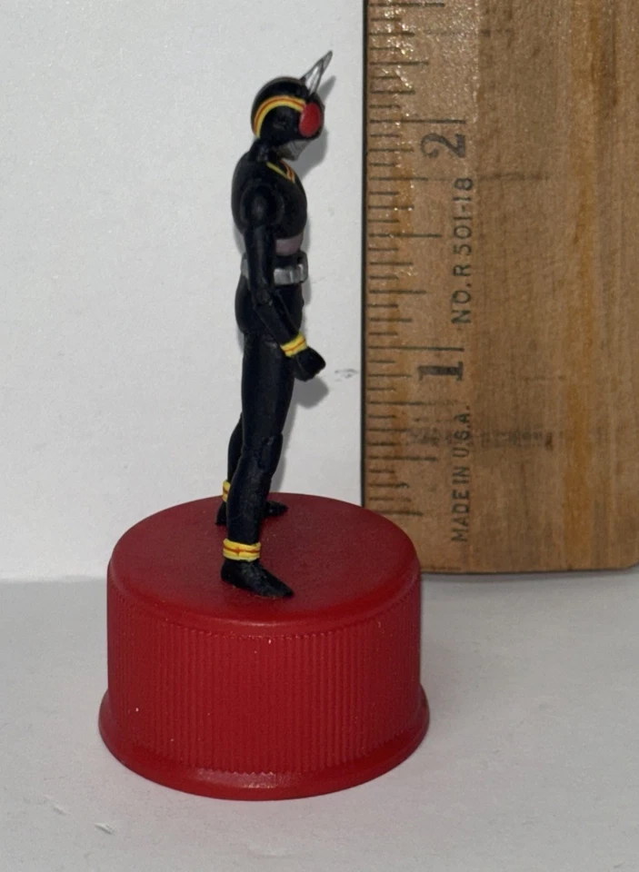 Figura tapa botella Kamen Rider NEGRO 7-11 Seven Eleven Masked Bandai 2002 Foto 3 de 4
