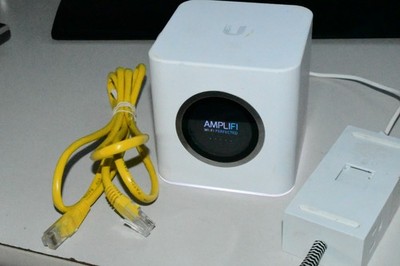 Ubiquiti AmpliFi HD  AFi-R Dual-Band Wi-Fi Router -NEEDS A PLUG-