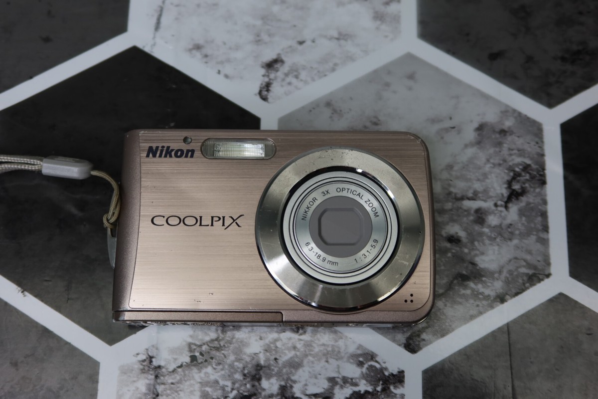 Nikon COOLPIX S210 8.0MP Digital Camera for Repair or Parts