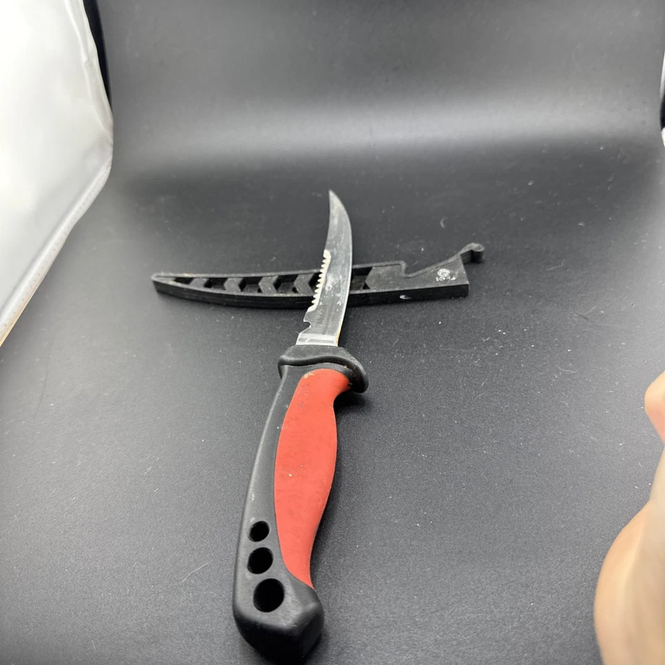 Cuchillo de filete de acero inoxidable Mustad KVD alemán de 6 pulgadas con funda 📦 Foto 2 de 4