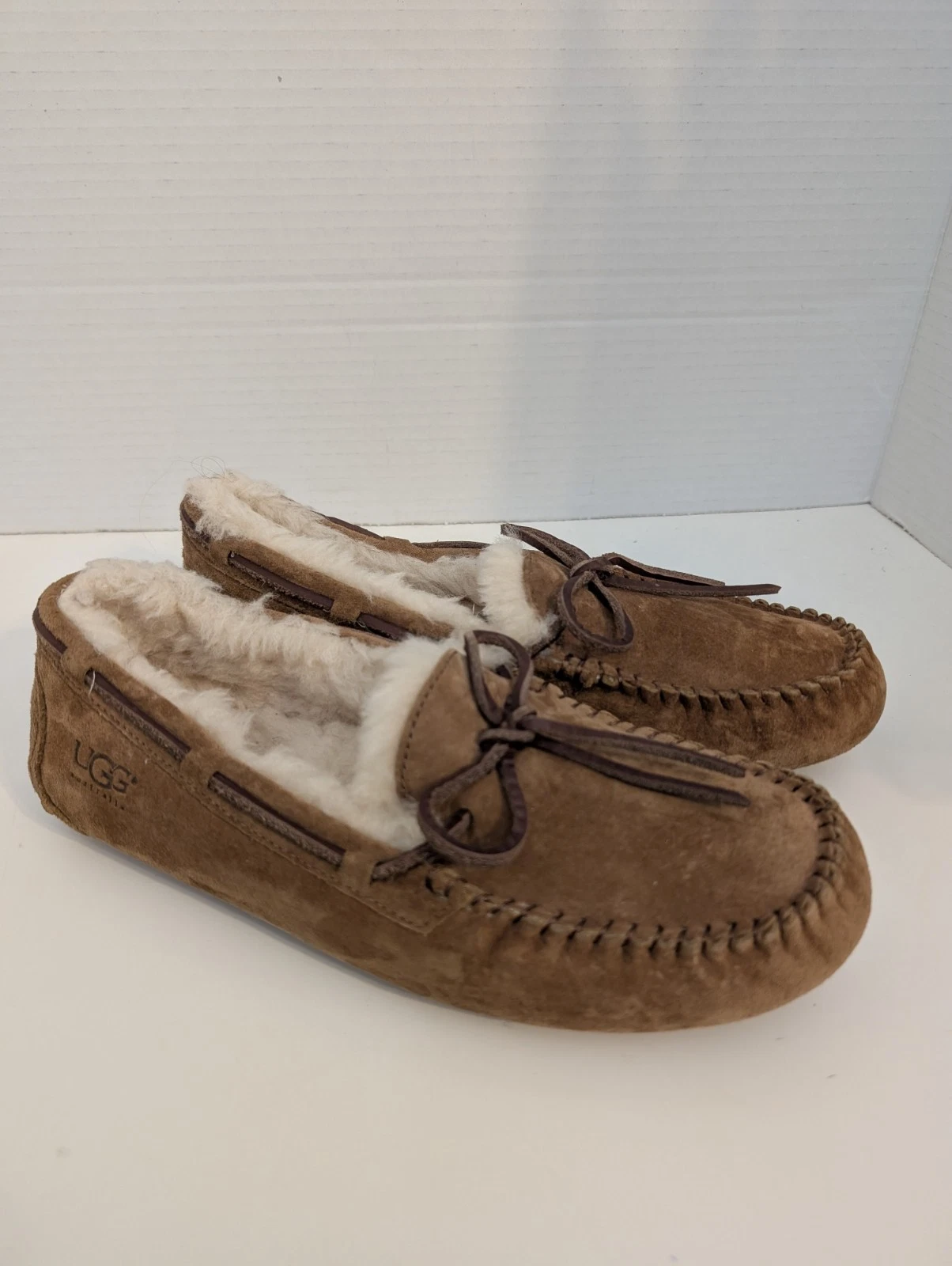 UGG Dakota Ciabatte Moc Donna Taglia 8 Marrone Castagno Pelle di Pecora Scamosciata
