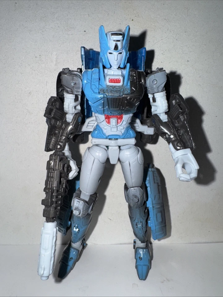 Transformers Netflix Exclusive WFC War for Cybertron WFC-03 Chromia - Image 2 of 4
