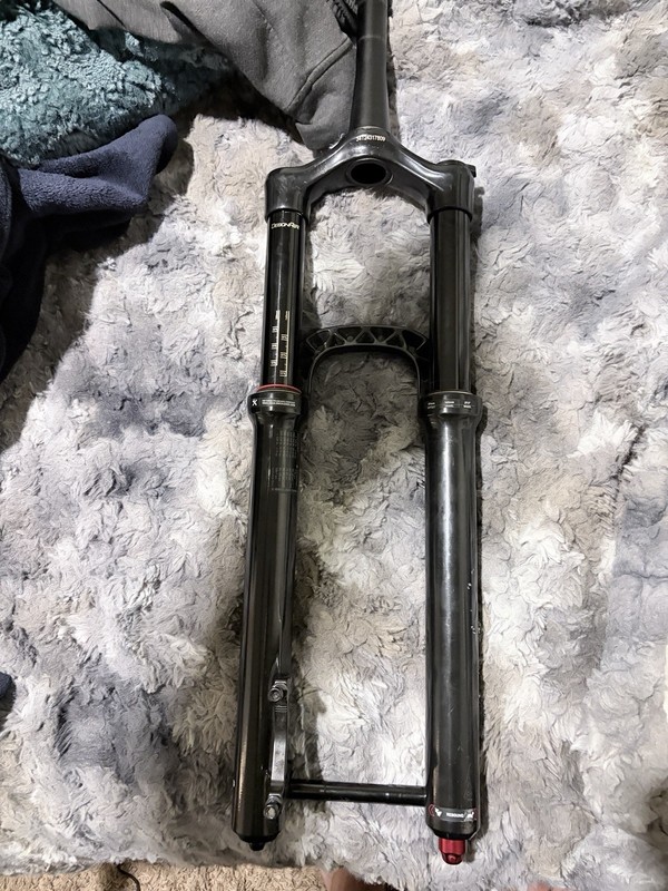 2019 Rock Shox Yari Suspension Fork 27.5 160mm Travel 37 Mm Offset