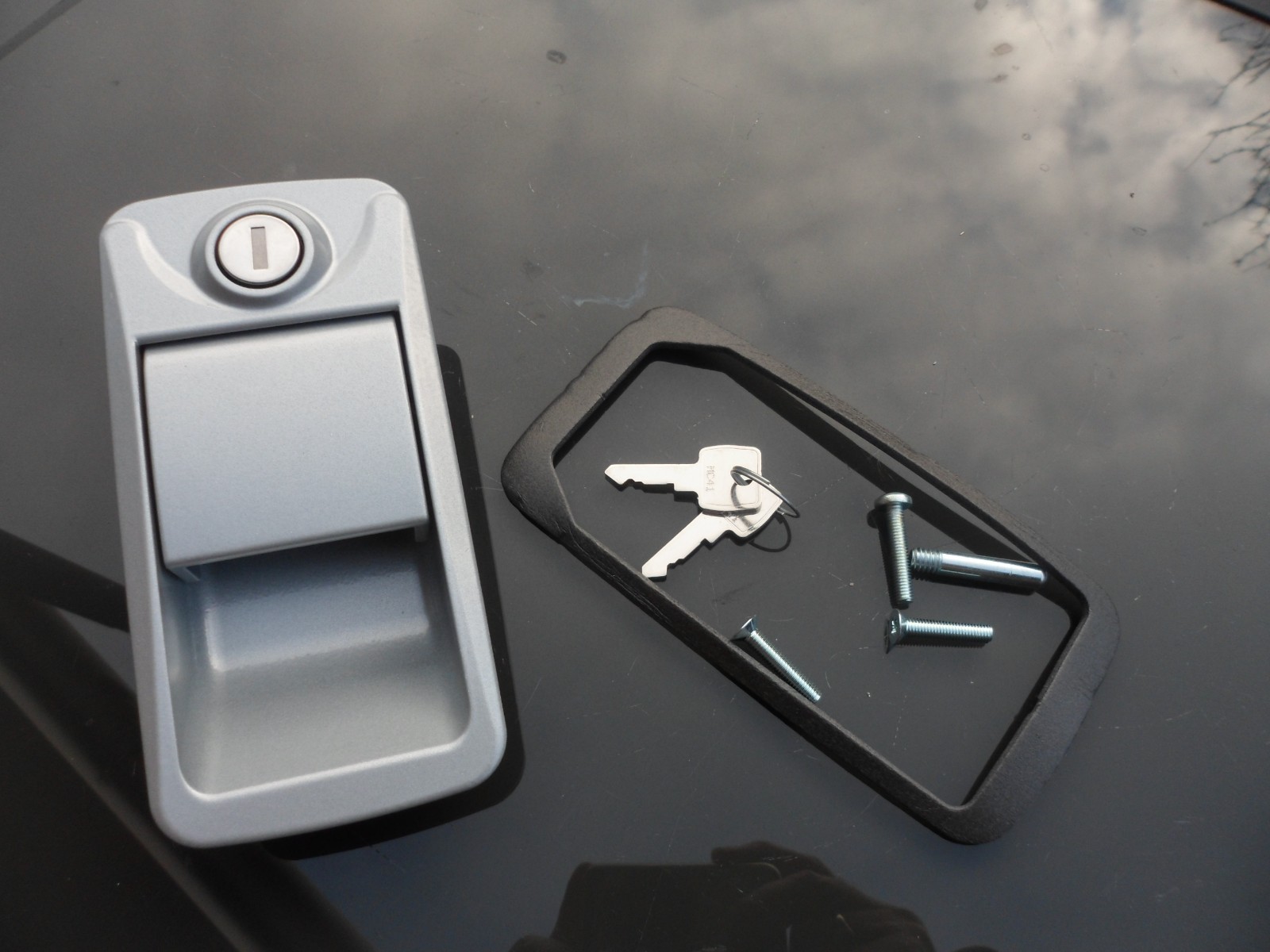 Caraloc 400 Door Lock Caravan Exterior Door handle with keys and screws,  PO371