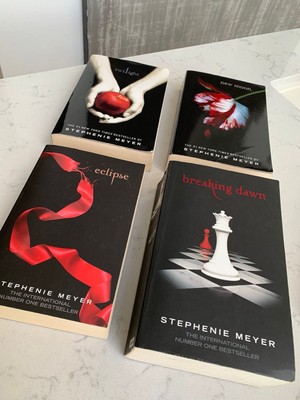 Twilight Saga Serie Buch 1-4 (engl. Version)  + 2 Bücher