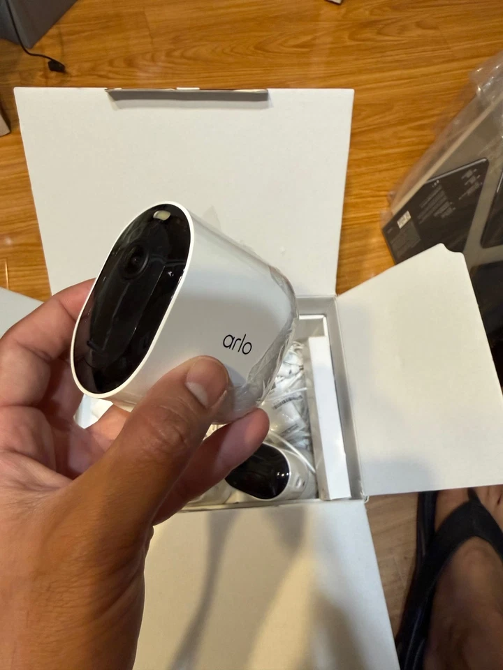 Arlo Pro 4 - 5 Wire Free Spotlight Cameras -2 extra battery - UNTESTED , READ - Image 3 of 4