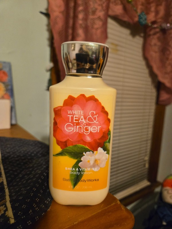 Bath & Body Works White Tea & Ginger Body Lotion, 8 Fl Oz, Shea & Vitamin E, New