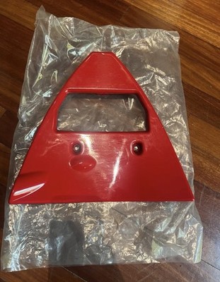 Tapa radiador Ducati 998 OEM Roja