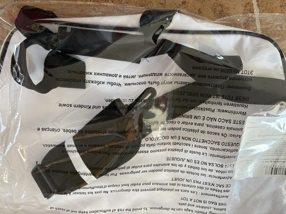 Bolso de lona con cremallera Lacoste Eau de Lacoste fragancia sin abrir con correa para el hombro Foto 2 de 4