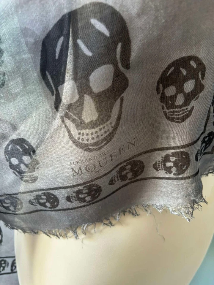 S22#Alexander QUEEN Chal Gris Moddal y Cachemira 47/40 pulgadas Hecho en Italia tiene Foto 4 de 4