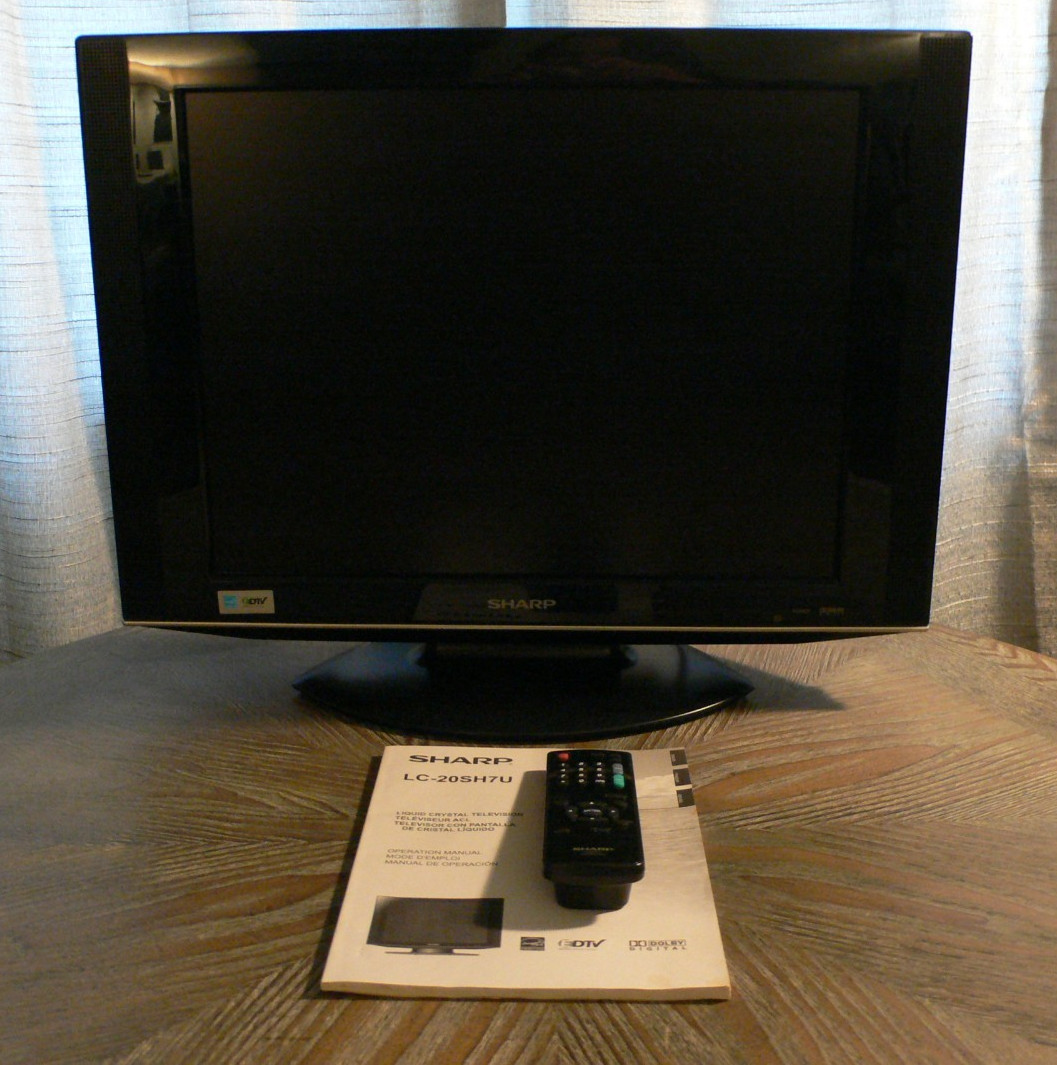 Sharp LC-20SH7U 4:3 LCD Television ED TV Many AV Inputs Perfect for Gaming Rare!