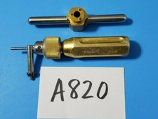Arthrex AR-1415 Orthopedic Reamer Handle Pin Pull Chuck with Key