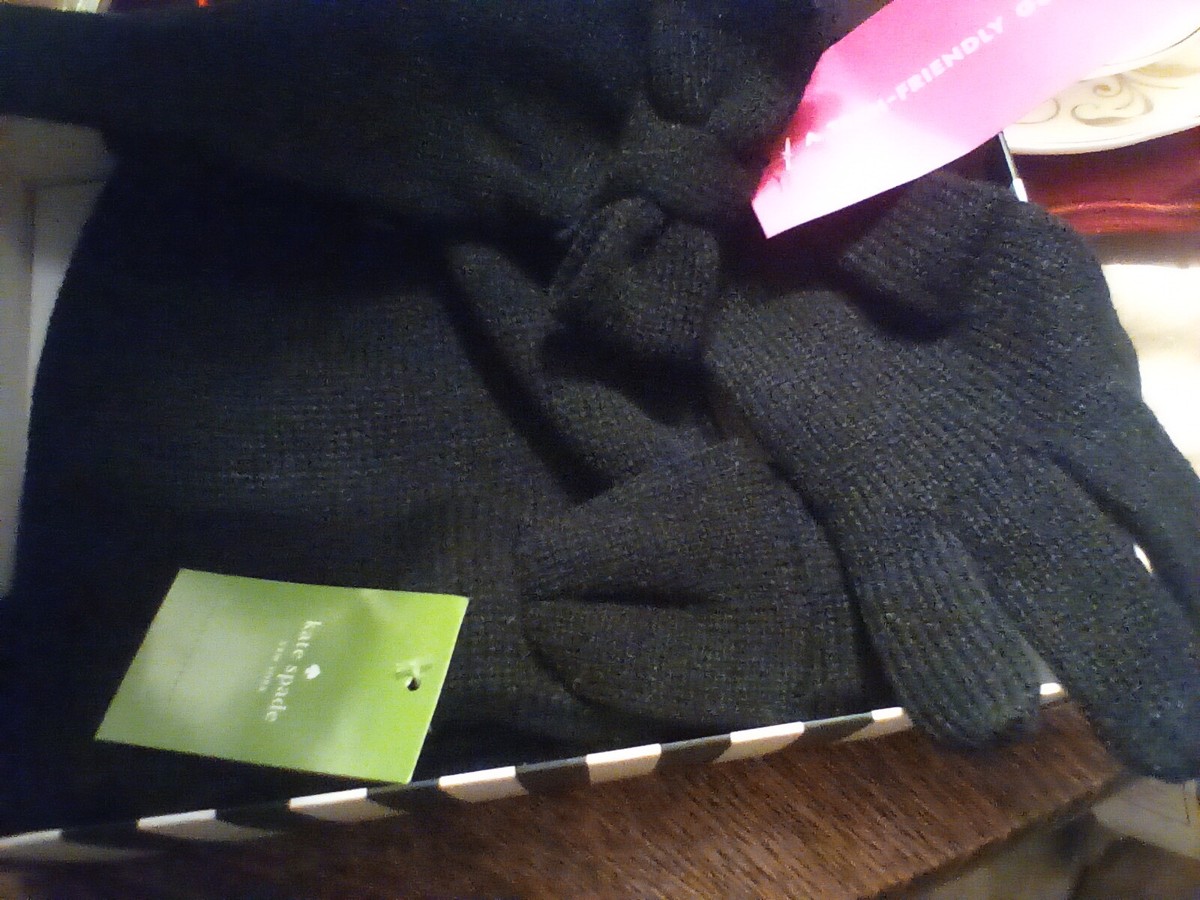 KATE SPADE NEW YORK Dorothy BOW HAT & GLOVE SET 3PCS BEANIE 