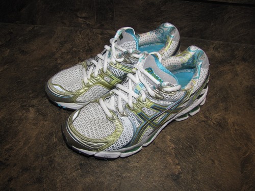 ASICS GEL KAYANO 17 WOMENS 7.5/8 mismatch EUC SUPERCLEAN LO MILEsee pics-details - Picture 13 of 14