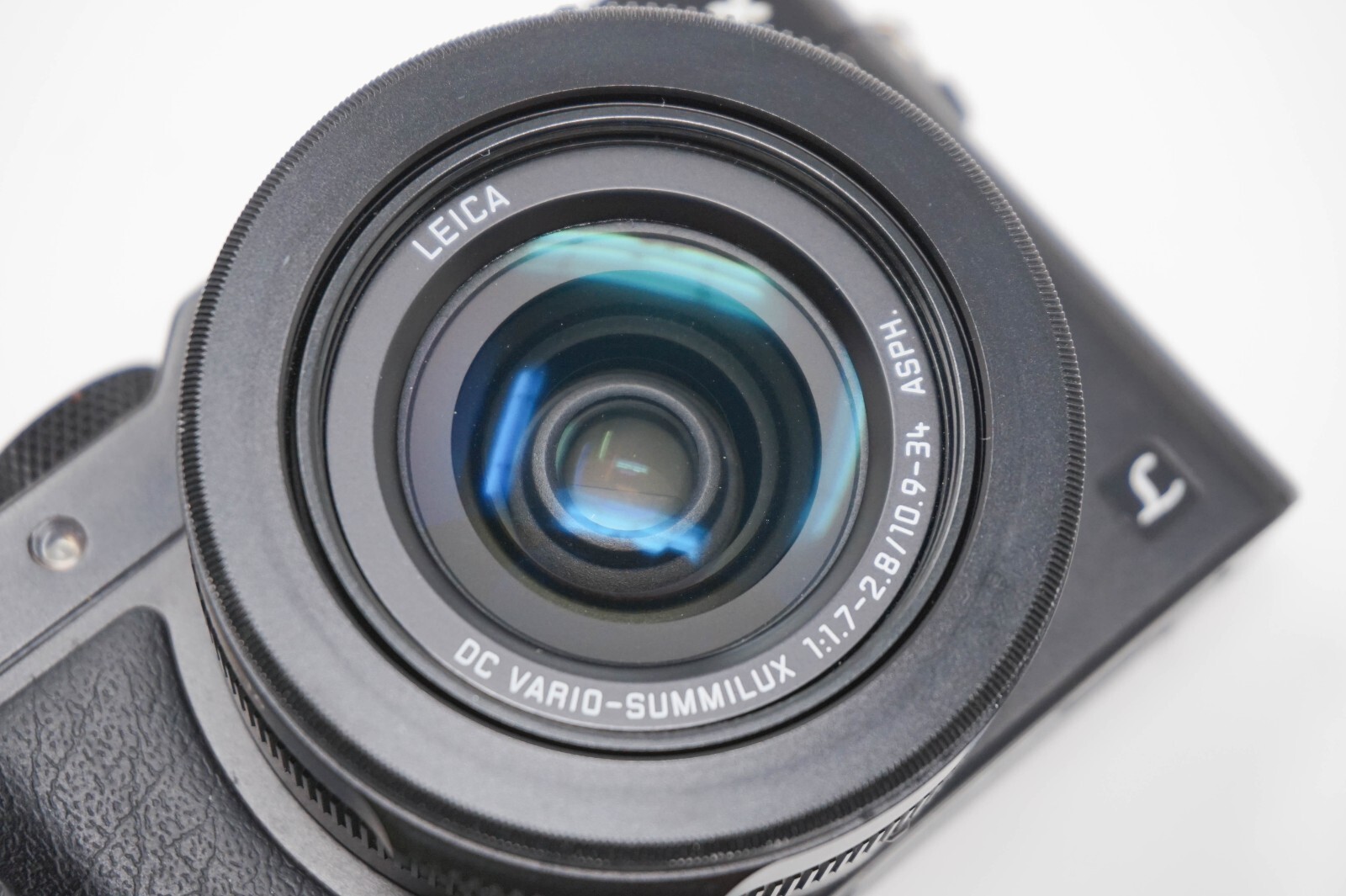 Panasonic LUMIX DMCLX100 12.8MP Digital Camera Excellent Condition