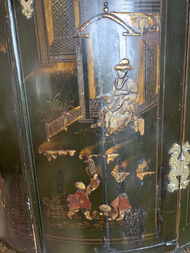 An Impressive Georgian Japanned Corner Cupboard - Picture 8 of 10