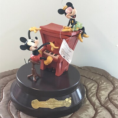 Disney Mickey und Minnie Ninety Years Together Musical Statue repariert