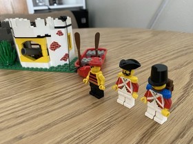 Lego #6266: Pirates - Cannon Cove - Complete