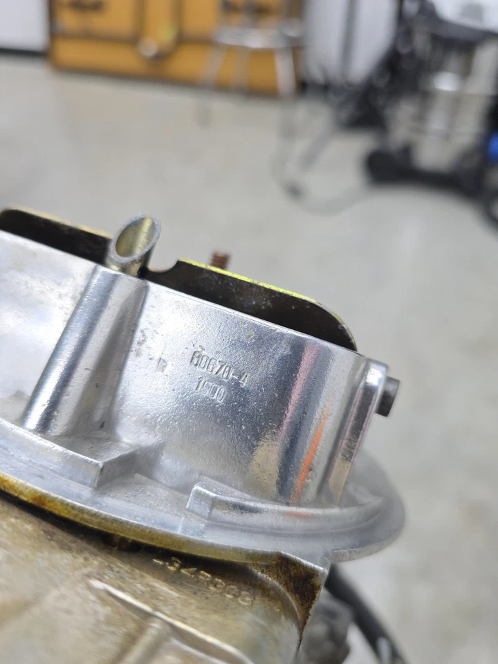 Carburador de 4 barriles Holley 0-80670 Avenger 670 CFM, obturador eléctrico Foto 3 de 3