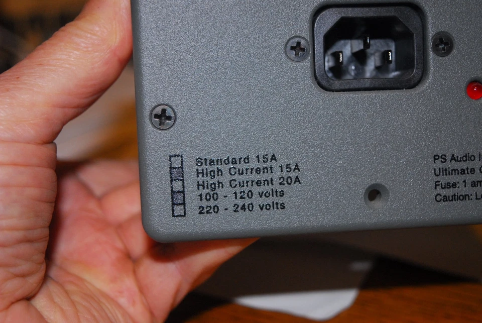 PS Audio Ultimate Outlet - Power Stabilizer for Home Theater and Audio Equipment - Image 3 of 4