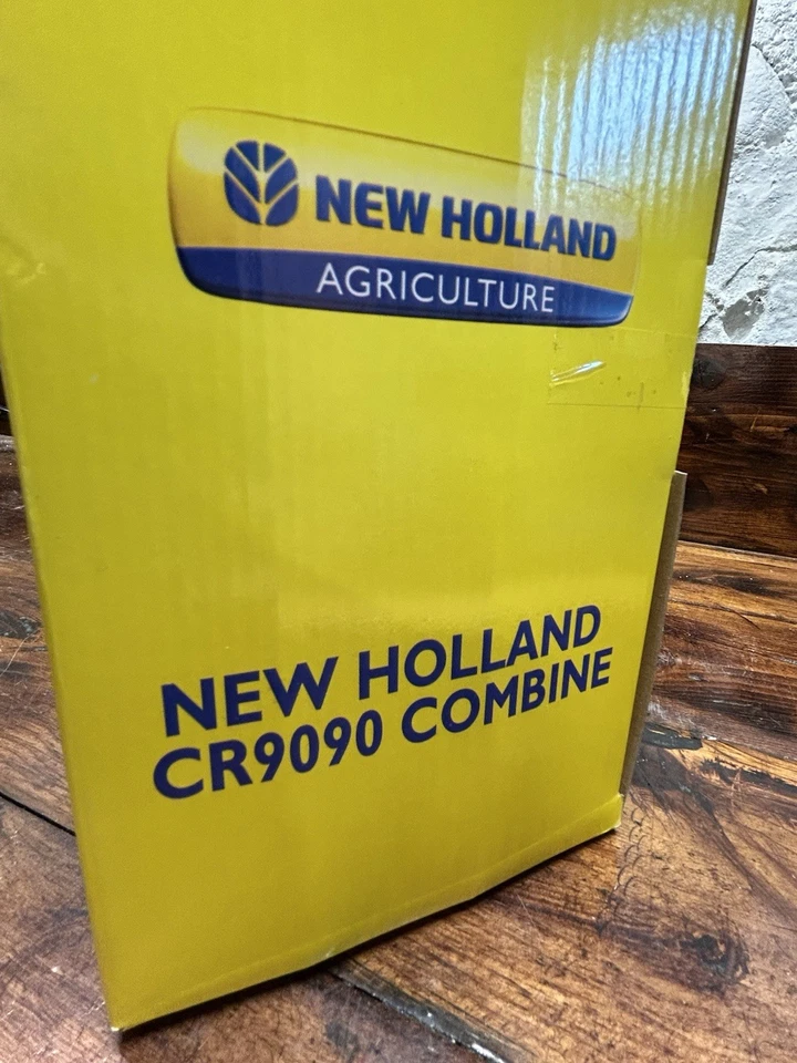 Cosechadora New Holland CR9090 1/32 y tractor agrícola T7.270 (plástico) Foto 3 de 4