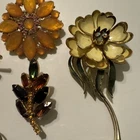 VINTAGE COSTUME JEWELRY Lot  Flowers 65