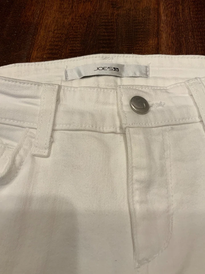 Joe's Jeans White Denim "Socialite Kicker" Capri Jeans, Size 26 - Image 3 of 4