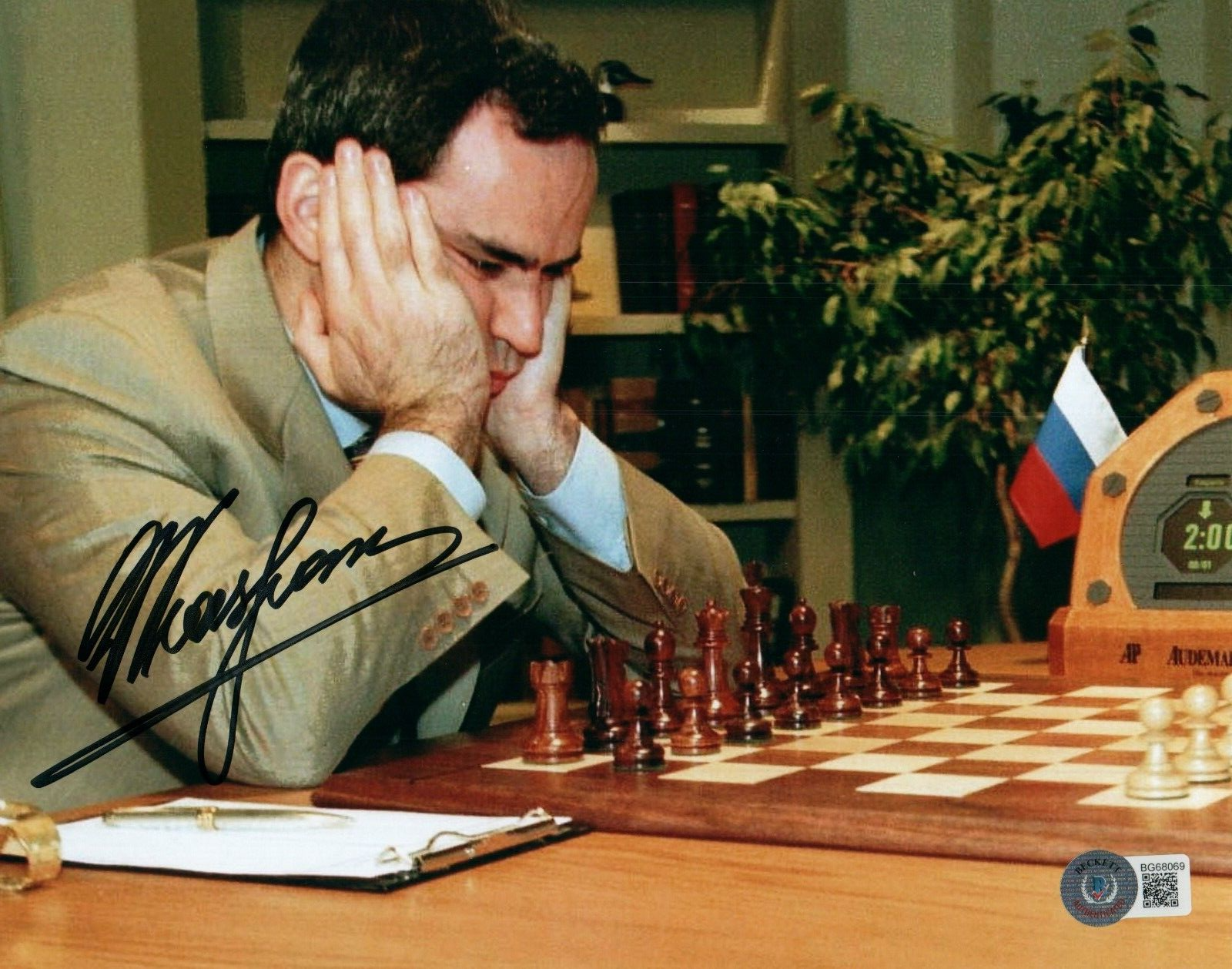 Garry Kasparov Chess Champion Grand Master Signed 8x10 Photo w/ Beckett BAS  COA