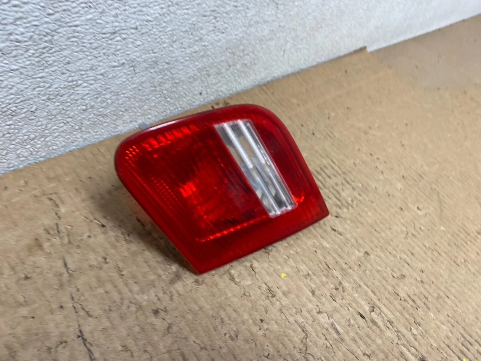 2003-2006 BMW 330I E346 Coupe passageiro direito lanterna traseira lateral direita fabricante de equipamento original G2057 - Imagem 3 de 4